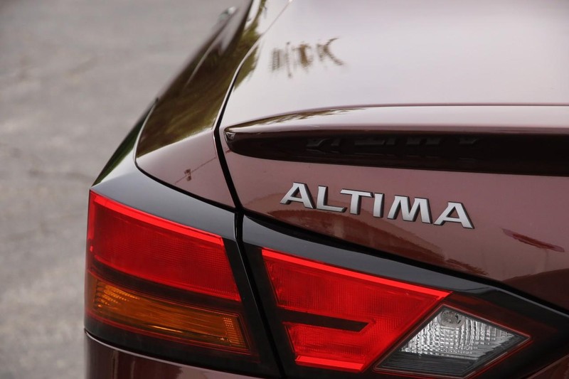 Nissan Altima Vehicle Image 08