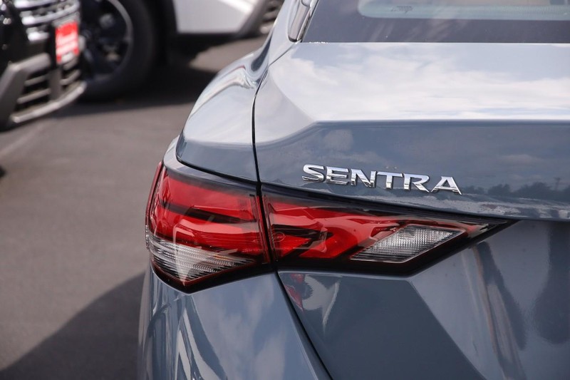 Nissan Sentra Vehicle Image 09