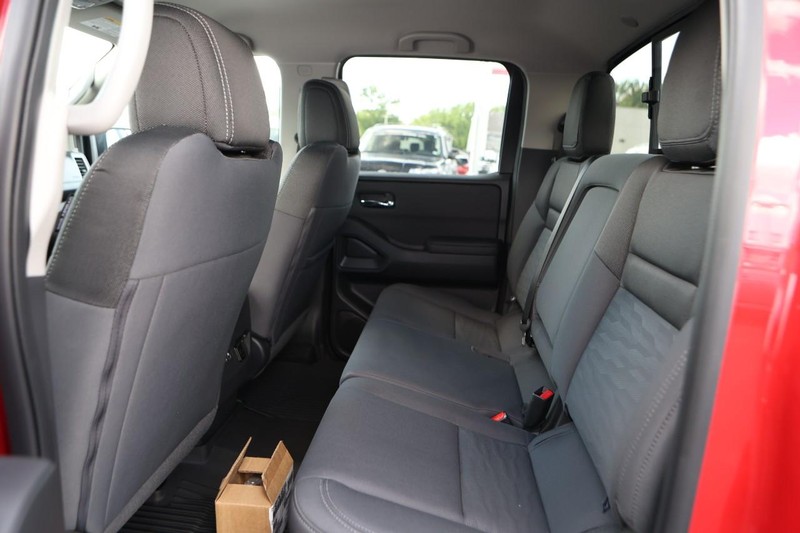 Nissan Frontier Vehicle Image 10