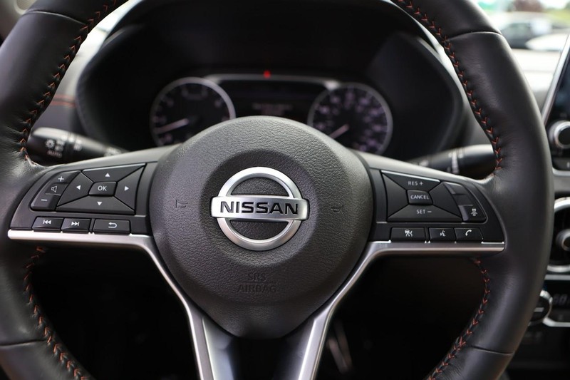 Nissan Sentra Vehicle Image 15