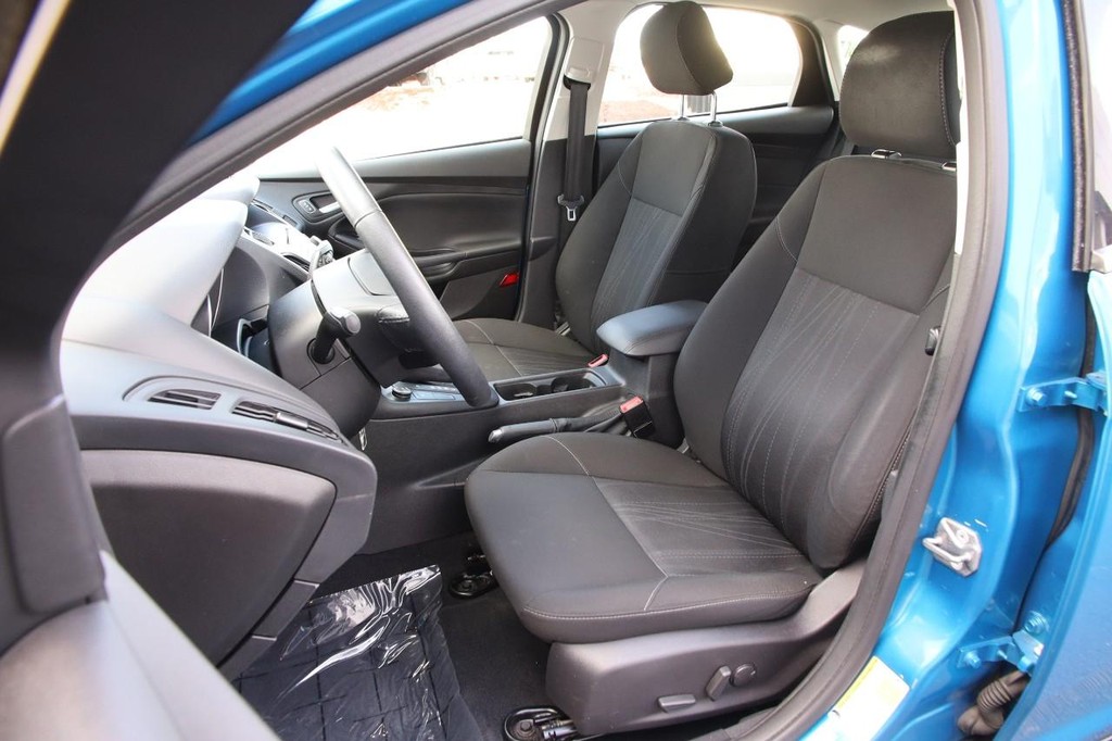 Ford Focus Vehicle Image 12