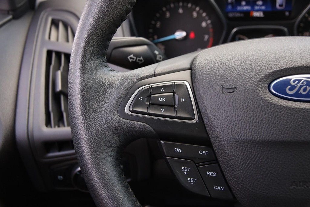 Ford Focus Vehicle Image 15