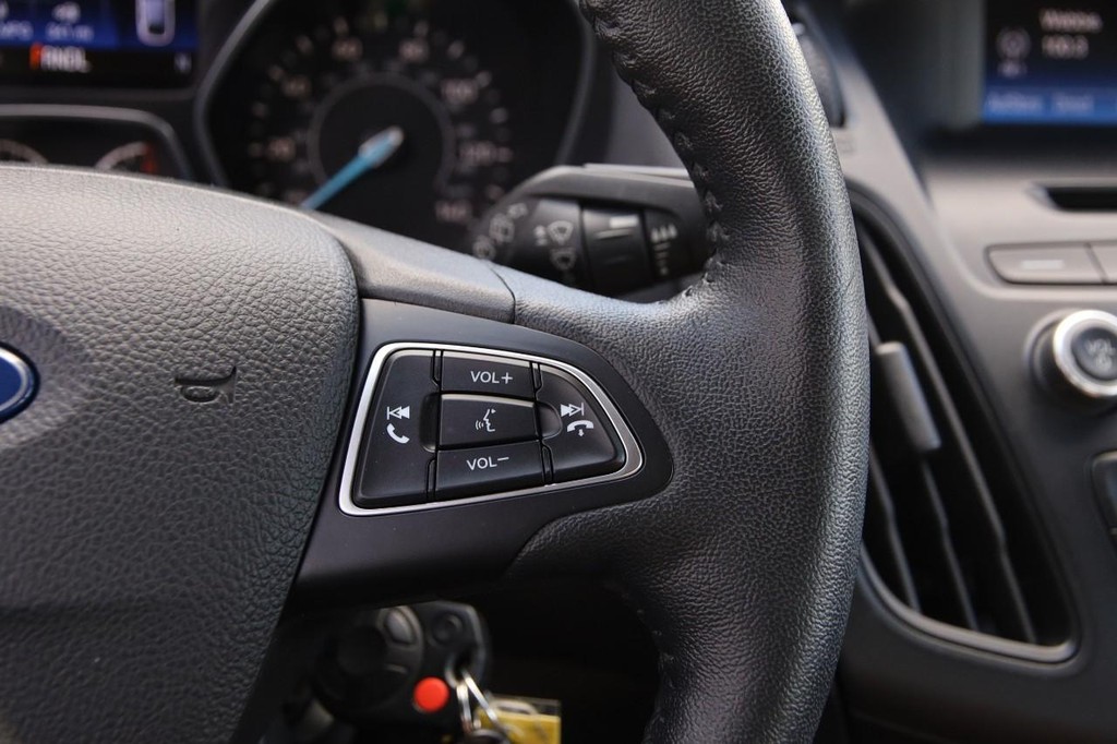 Ford Focus Vehicle Image 16