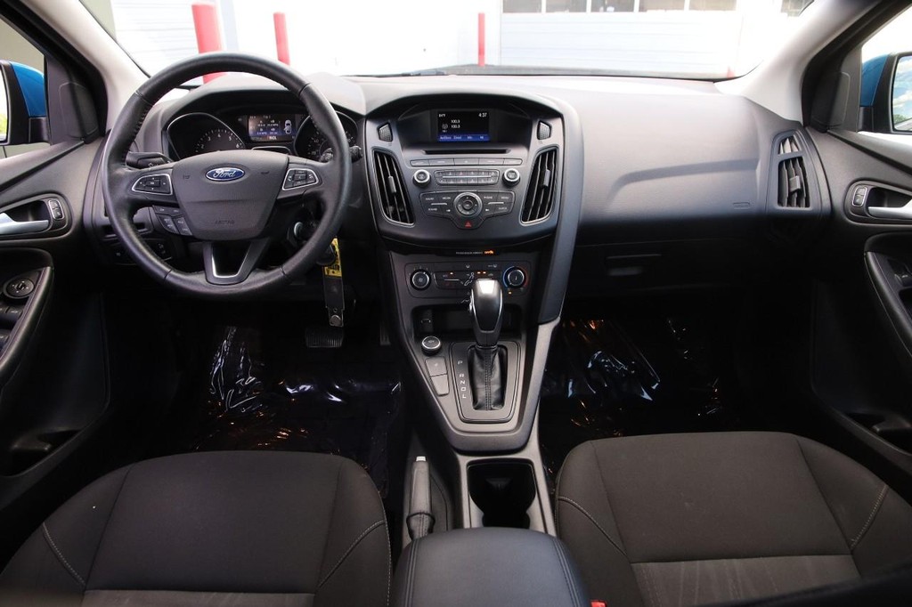 Ford Focus Vehicle Image 21
