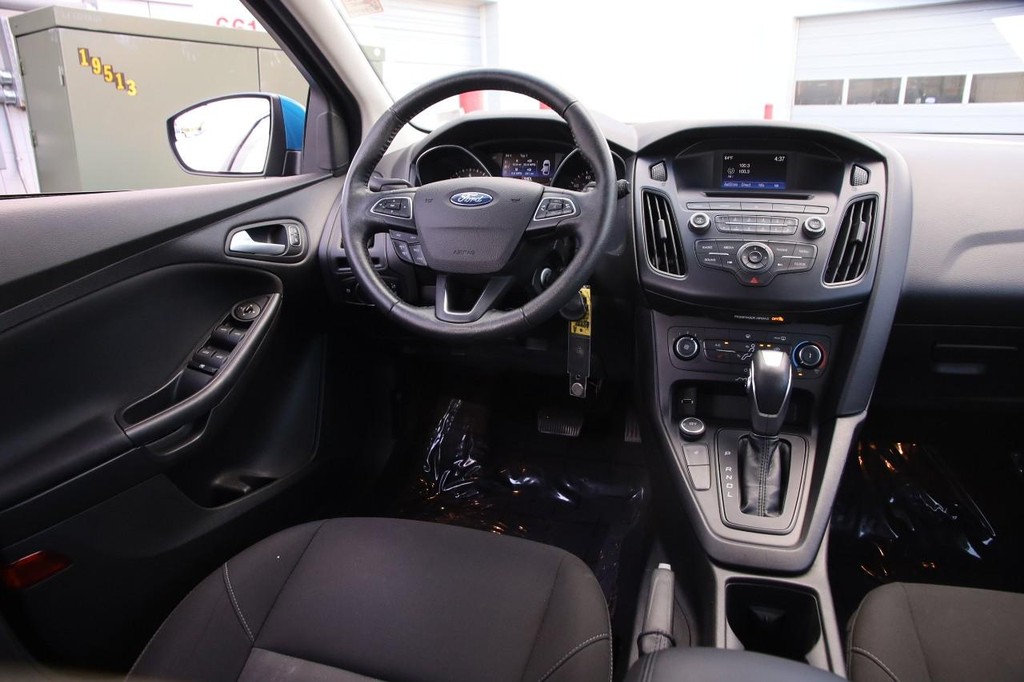 Ford Focus Vehicle Image 22