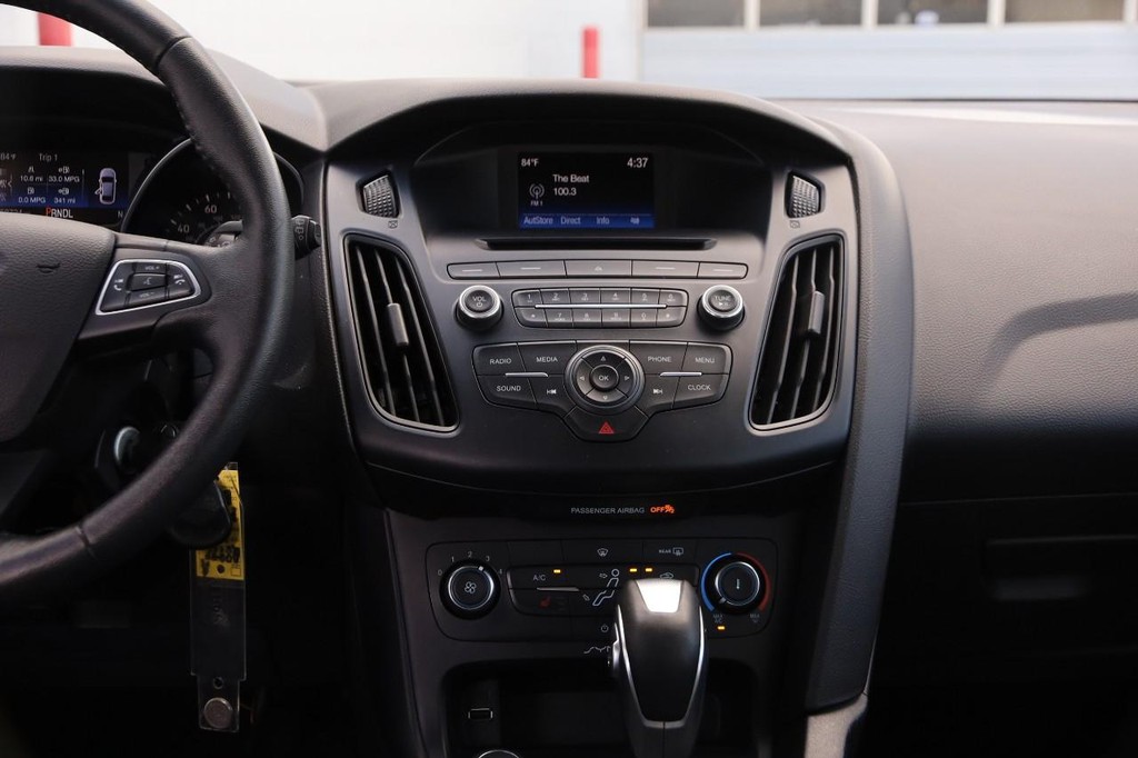 Ford Focus Vehicle Image 24