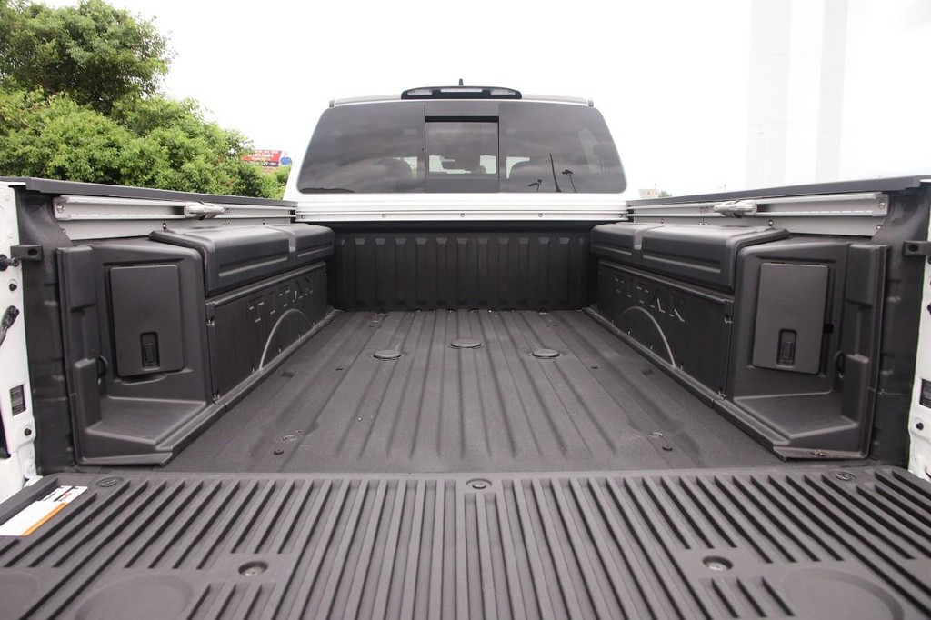 Nissan Titan XD Vehicle Image 11