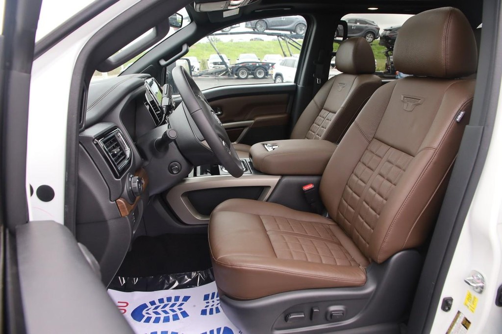 Nissan Titan XD Vehicle Image 13