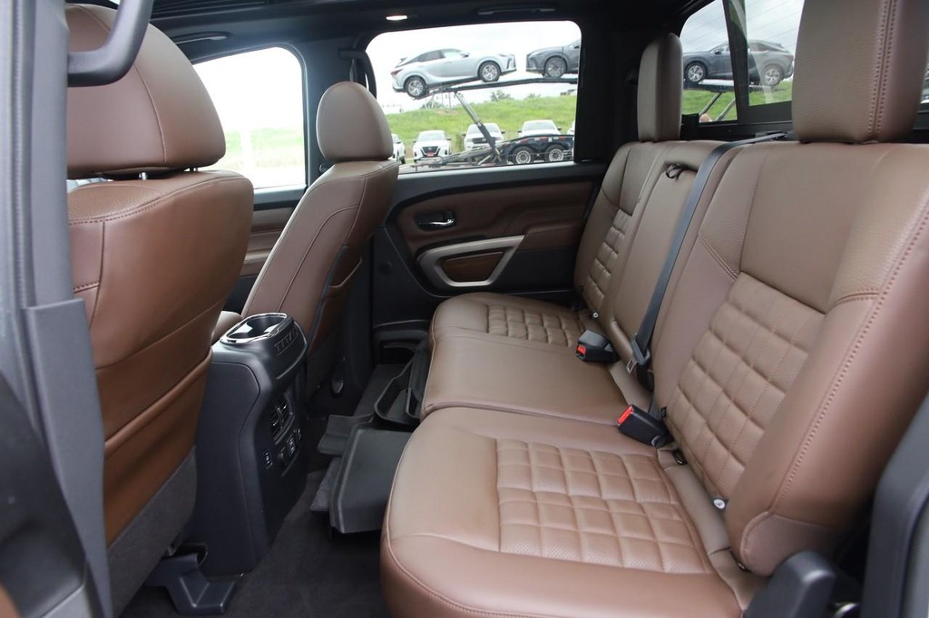 Nissan Titan XD Vehicle Image 14
