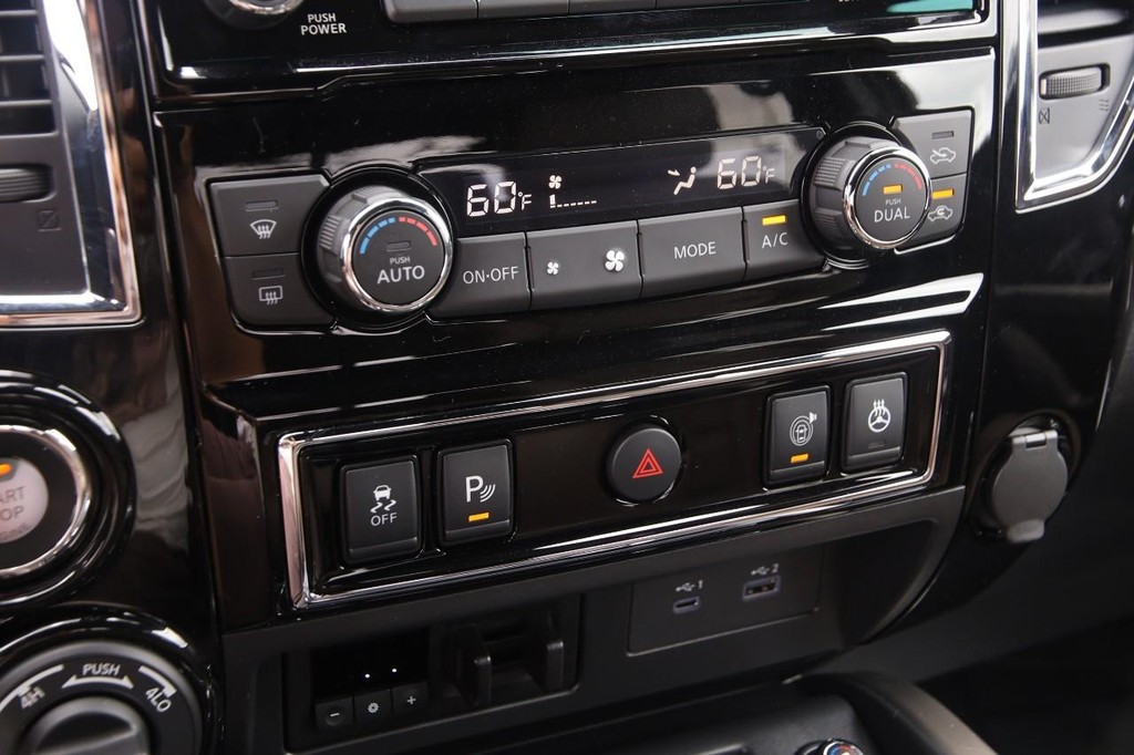 Nissan Titan XD Vehicle Image 22