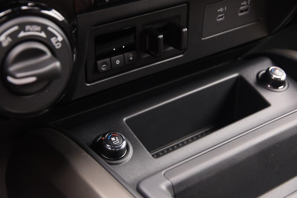 Nissan Titan XD Vehicle Image 23