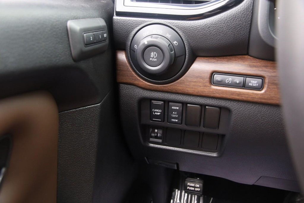 Nissan Titan XD Vehicle Image 25