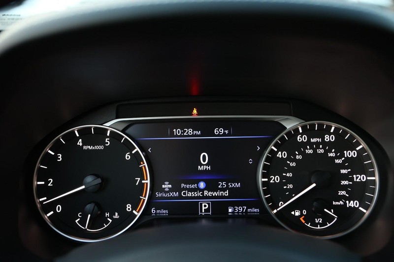 Nissan Altima Vehicle Image 13