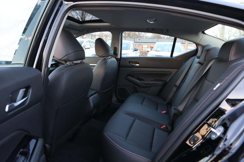 Nissan Altima Vehicle Image 23