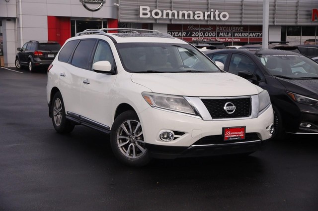 Used 2016 Nissan Pathfinder SL with VIN 5N1AR2MM6GC626689 for sale in Hazelwood, MO