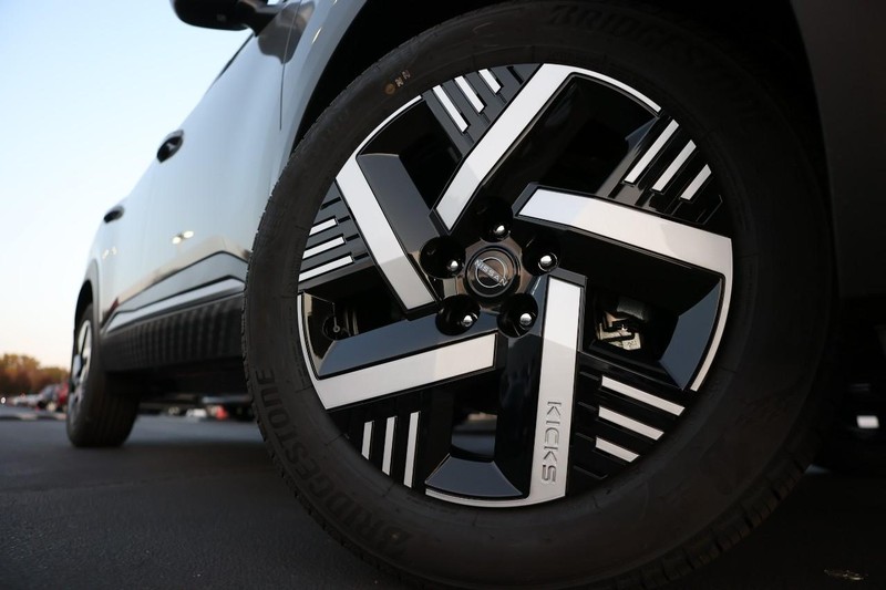 Nissan Kicks Vehicle Image 05