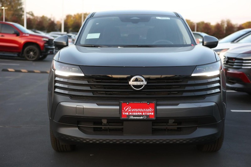 Nissan Kicks Vehicle Image 06