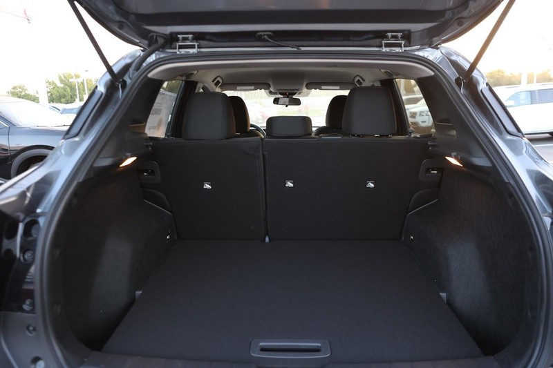 Nissan Kicks Vehicle Image 09