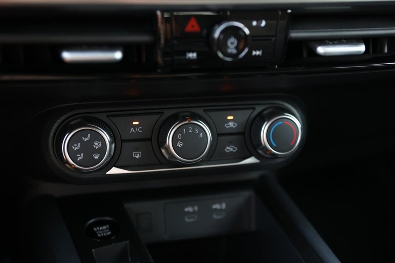 Nissan Kicks Vehicle Image 14
