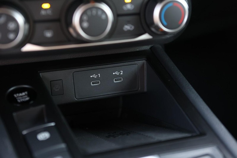 Nissan Kicks Vehicle Image 15