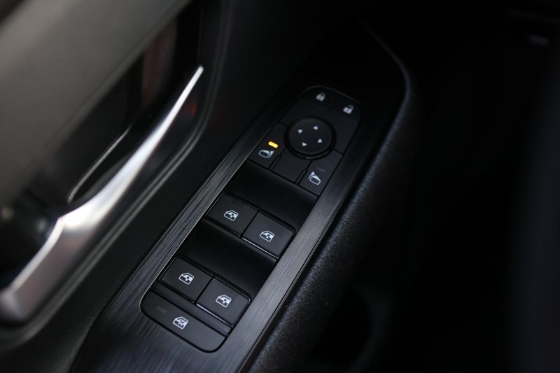 Nissan Kicks Vehicle Image 18