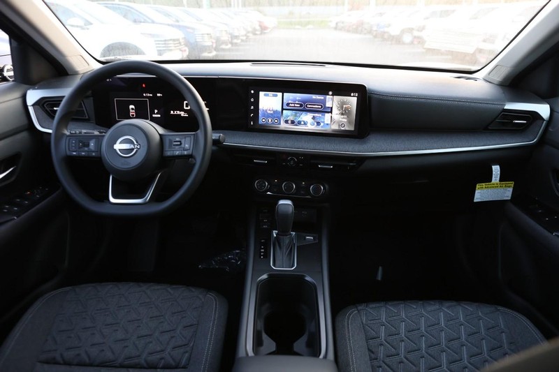 Nissan Kicks Vehicle Image 23