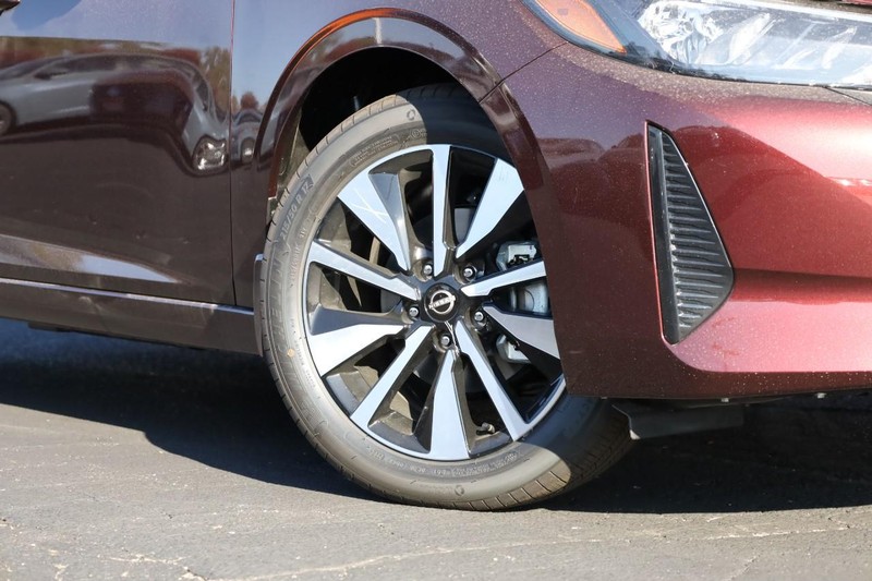 Nissan Sentra Vehicle Image 05