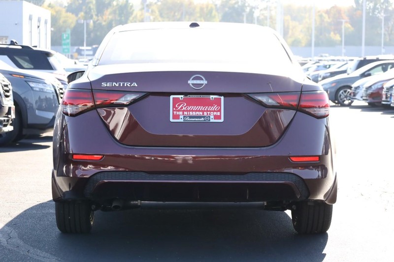 Nissan Sentra Vehicle Image 09