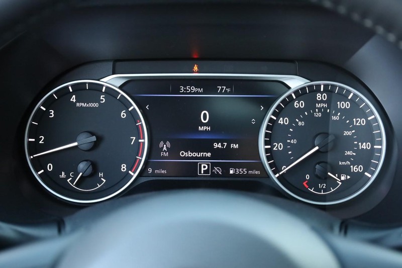Nissan Sentra Vehicle Image 13