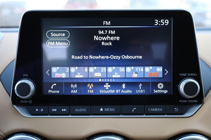 Nissan Sentra Vehicle Image 14