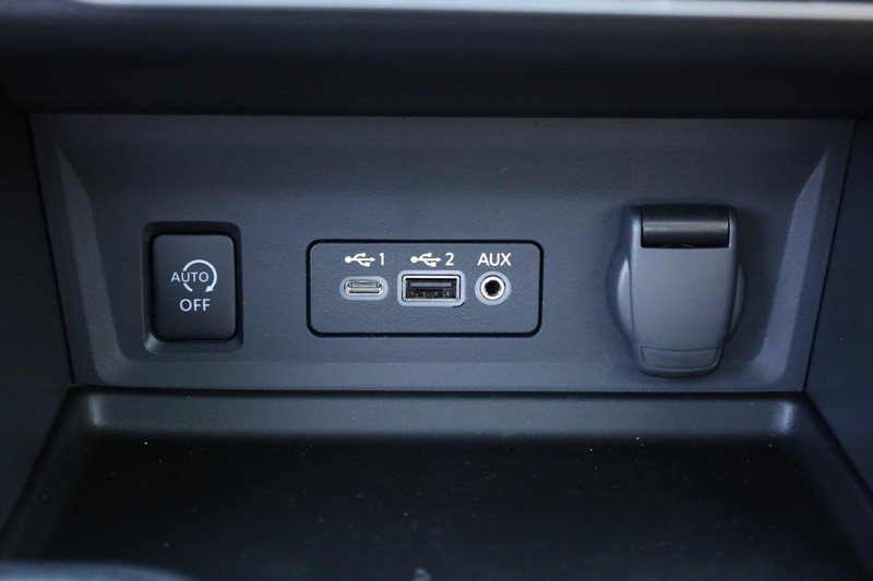 Nissan Sentra Vehicle Image 17
