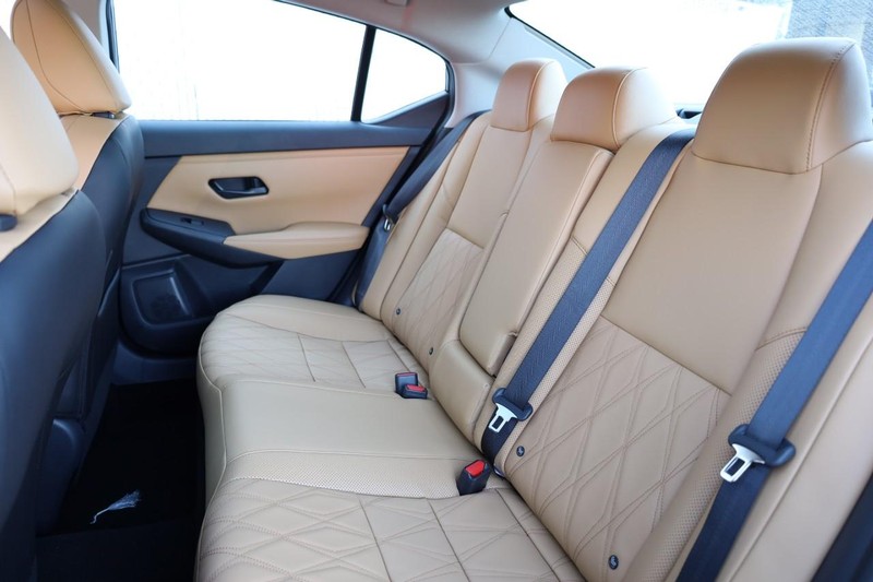 Nissan Sentra Vehicle Image 21