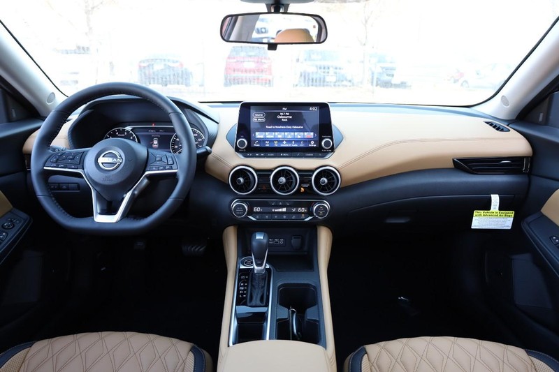 Nissan Sentra Vehicle Image 23