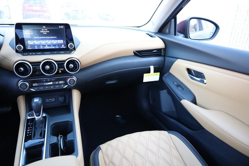 Nissan Sentra Vehicle Image 25