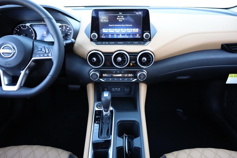 Nissan Sentra Vehicle Image 26