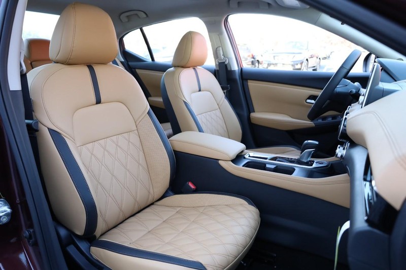 Nissan Sentra Vehicle Image 28