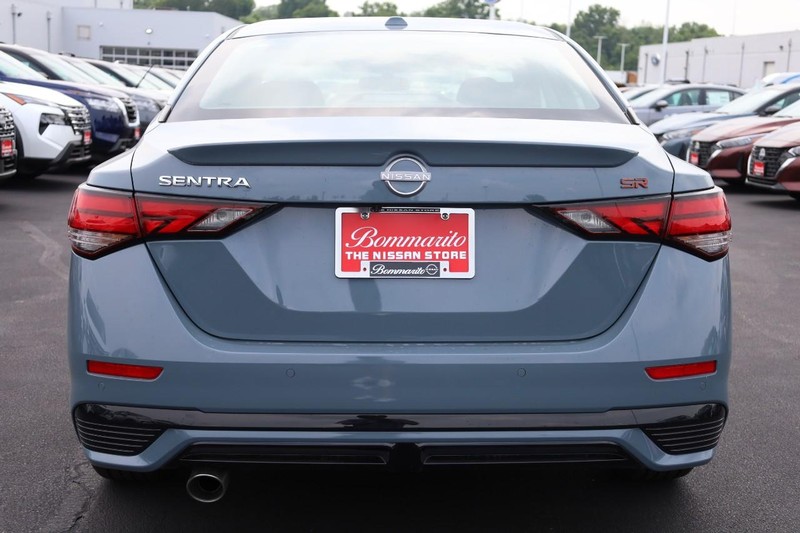 Nissan Sentra Vehicle Image 07