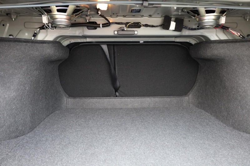 Nissan Sentra Vehicle Image 08
