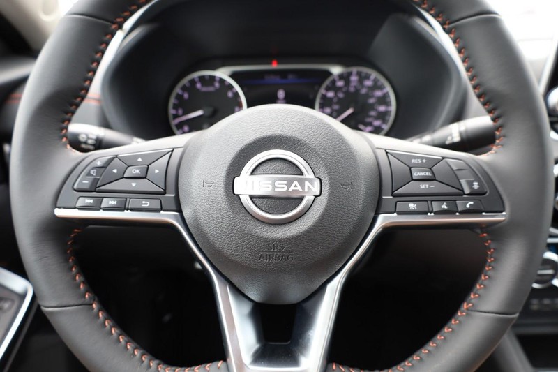 Nissan Sentra Vehicle Image 09