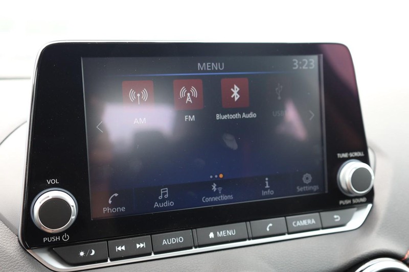 Nissan Sentra Vehicle Image 12