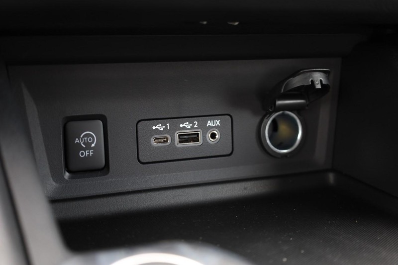 Nissan Sentra Vehicle Image 15