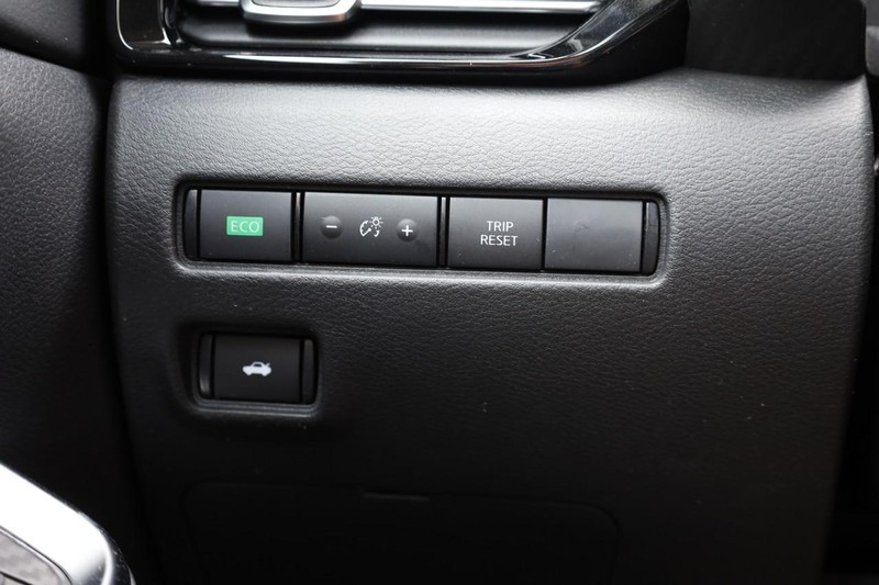 Nissan Sentra Vehicle Image 17