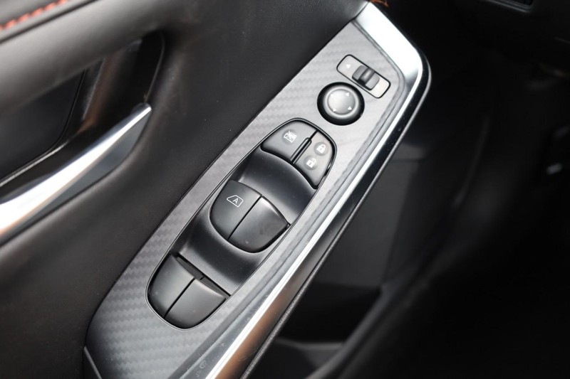 Nissan Sentra Vehicle Image 18