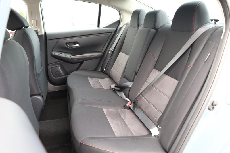 Nissan Sentra Vehicle Image 20