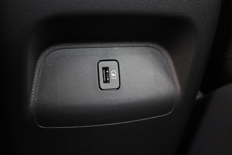 Nissan Sentra Vehicle Image 21