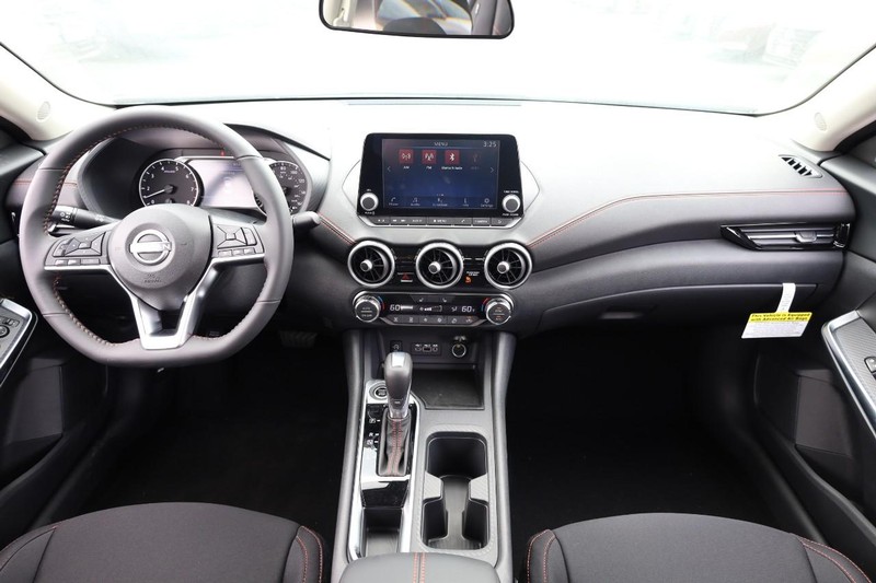 Nissan Sentra Vehicle Image 22