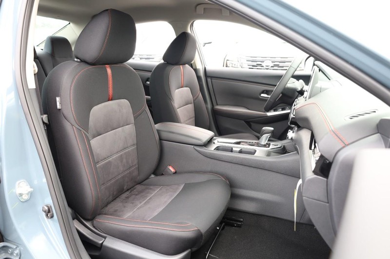 Nissan Sentra Vehicle Image 23