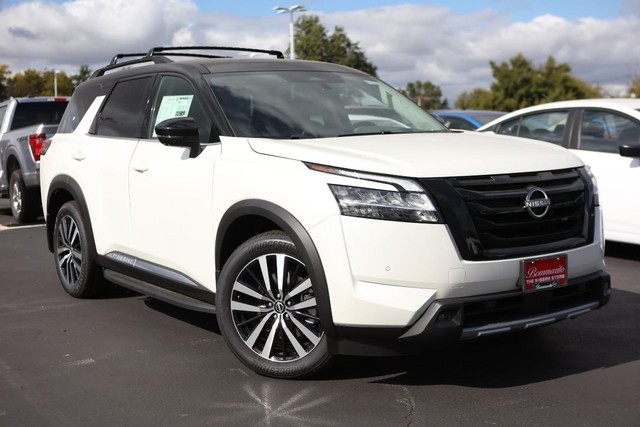 Nissan Pathfinder Vehicle Image 02