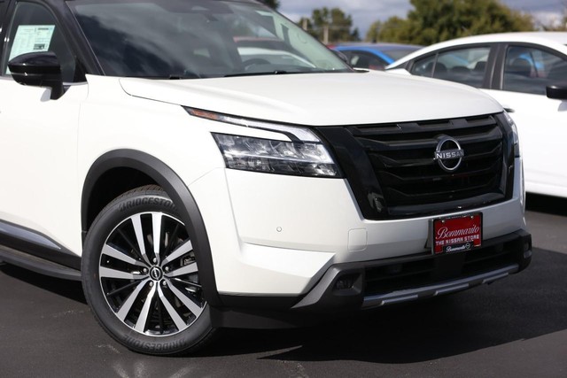 Nissan Pathfinder Vehicle Image 03
