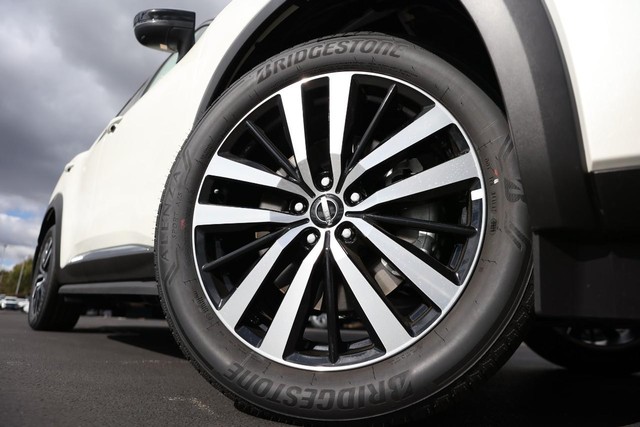 Nissan Pathfinder Vehicle Image 04